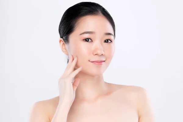 Porträt schöne junge Asiatin saubere frische nackte Haut Konzept. asiatische Mädchen Schönheit Gesichtspflege und Gesundheit Wellness, Gesichtsbehandlung, perfekte Haut, natürliches Make-up, auf weißem Hintergrund. — Stockfoto