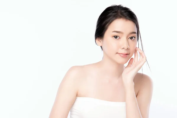 Portrait belle jeune femme asiatique propre concept de peau nue fraîche. Fille asiatique beauté visage soins de la peau et bien-être, Soins du visage, Peau parfaite, Maquillage naturel, sur fond blanc . — Photo