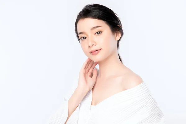 Portrait belle jeune femme asiatique propre concept de peau nue fraîche. Fille asiatique beauté visage soins de la peau et bien-être, Soins du visage, Peau parfaite, Maquillage naturel, sur fond blanc . — Photo