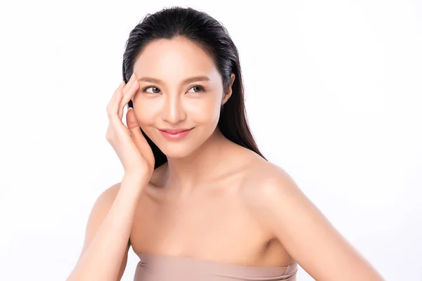 Portret piękna młoda azjatycka kobieta czyste świeżej koncepcji skóry gołej. Azji dziewczyna piękno pielęgnacja twarzy i zdrowia wellness, zabieg twarzy, Doskonała skóra, Naturalny makijaż, na białym tle. — Zdjęcie stockowe