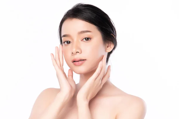 Portrét krásná mladá asijská žena čisté svěží holé kůže koncept. Asijské dívka krása tvář péče o pleť a zdraví wellness, péče o obličej, Dokonalá pleť, Přírodní make-up, na bílém pozadí. — Stock fotografie