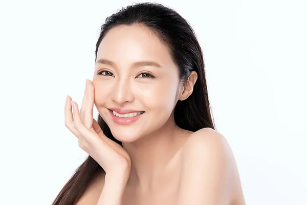 Retrato hermosa joven mujer asiática limpia concepto de piel desnuda fresca. cuidado de la piel de la cara de belleza chica asiática y bienestar de la salud, tratamiento facial, piel perfecta, maquillaje natural, sobre fondo blanco . —  Fotos de Stock