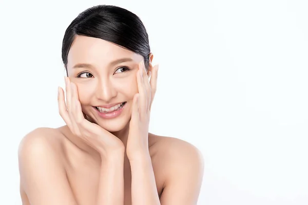 Portrait belle jeune femme asiatique propre concept de peau nue fraîche. Fille asiatique beauté visage soin de la peau et bien-être, Soins du visage, Peau parfaite, Maquillage naturel, sur fond blanc . — Photo