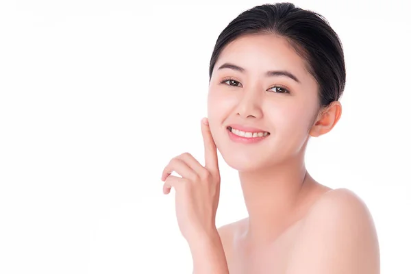 Portrait belle jeune femme asiatique propre concept de peau nue fraîche. Fille asiatique beauté visage soin de la peau et bien-être, Soins du visage, Peau parfaite, Maquillage naturel, sur fond blanc . — Photo