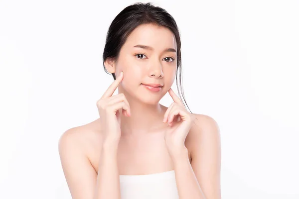 Porträt schöne junge Asiatin saubere frische nackte Haut Konzept. asiatische Mädchen Schönheit Gesichtspflege und Gesundheit Wellness, Gesichtsbehandlung, perfekte Haut, natürliches Make-up, auf weißem Hintergrund. — Stockfoto