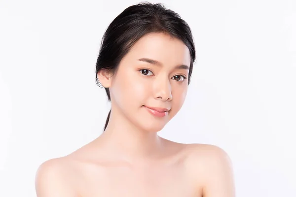 Ritratto bella giovane donna asiatica pulito fresco concetto di pelle nuda. Asiatico ragazza bellezza viso cura della pelle e benessere, Trattamento viso, Pelle perfetta, Trucco naturale, su sfondo bianco . — Foto Stock