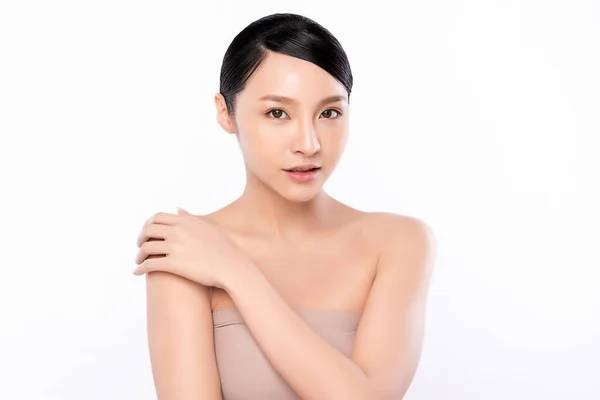 美しい若いアジアの女性の肖像画新鮮な裸の肌の概念をきれいに アジアの女の子の美しさの顔のスキンケアと健康 顔の治療 完璧な肌 ナチュラルメイク 白い背景に — ストック写真