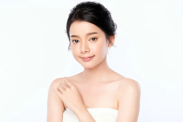 Mulher Asiática Nova Bonita Com Pele Fresca Limpa Cuidado Rosto — Fotografia de Stock