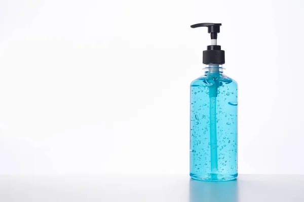 COVID-19 virüsünü önlemek için bakteri ve virüs önleyici el yıkama jeli temizleyicileri.