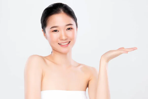 Belle Jeune Femme Asiatique Avec Peau Fraîche Propre Soins Visage — Photo