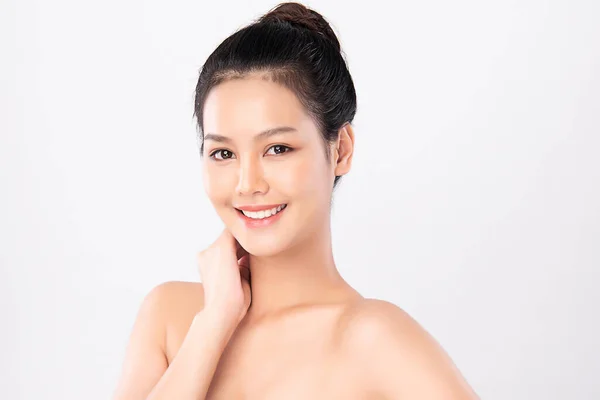 피부를 아시아 아름다움 과건강 피부와 화장품의 배경에 고립된 여성의 아름다운 — 스톡 사진