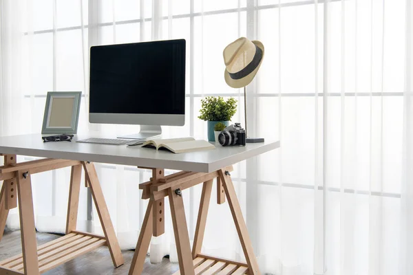 Modern Interieur Comfortabele Werkplek Houten Tafel Met Mooie Computer Houten — Stockfoto