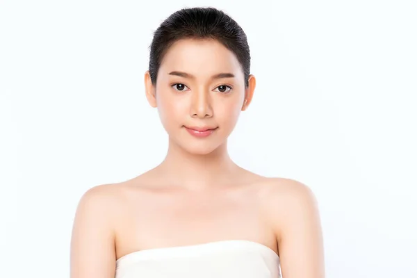 美容女の顔の肖像画 きれいな新鮮な健康的な肌を持つ美しい若いアジアの女性 顔の治療 白い背景に隔離された美容 — ストック写真