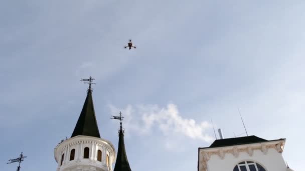 Drone volant près du château — Video