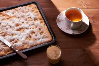 elmalı turta charlotte ahşap tablo