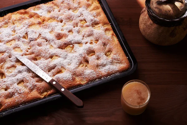 Apple pie on the table — Stock Photo, Image