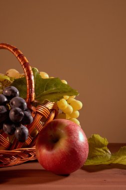 Natürmort meyve sepeti