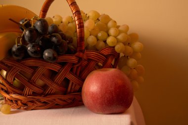 Natürmort meyve sepeti