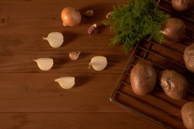 fırında patates ve baharatlar