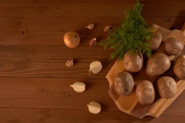 fırında patates ve baharatlar