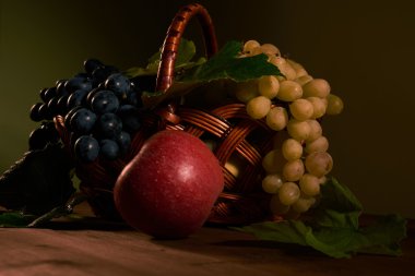 Natürmort meyve sepeti