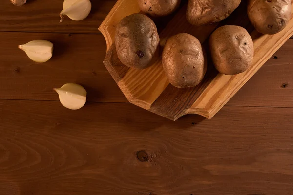 Печеный картофель и специи — стоковое фото