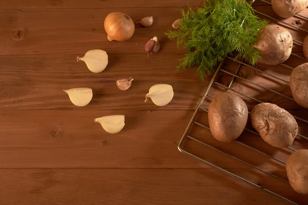 Gebakken aardappelen en specerijen — Stockfoto