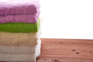 birçok havlu yığını yığılmış