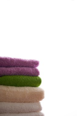 birçok havlu yığını yığılmış