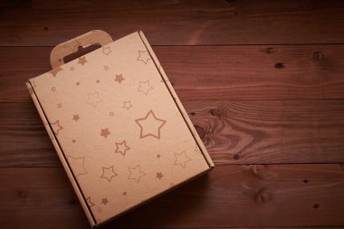 hediye ambalaj ahşap masa