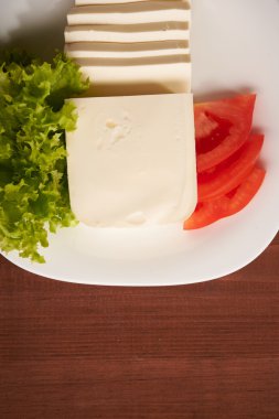 bir tablo üzerinde Mozzarella peyniri