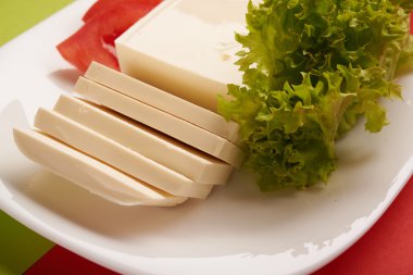 Tablo arka plan üzerinde Mozzarella peyniri