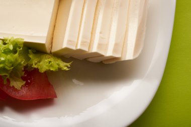 Tablo arka plan üzerinde Mozzarella peyniri