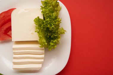 Tablo arka plan üzerinde Mozzarella peyniri