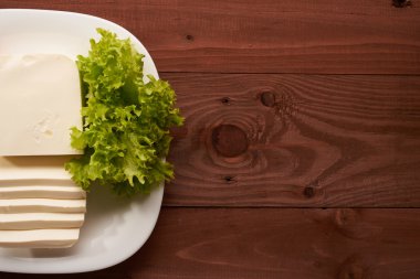 bir tablo üzerinde Mozzarella peyniri