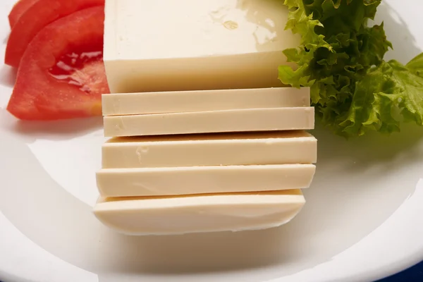 Mozzarella kaas op een tafel — Stockfoto