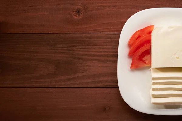 Queso mozzarella sobre una mesa — Foto de Stock