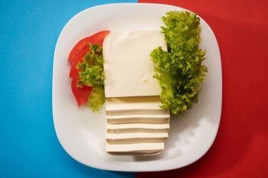 Tablo arka plan üzerinde Mozzarella peyniri