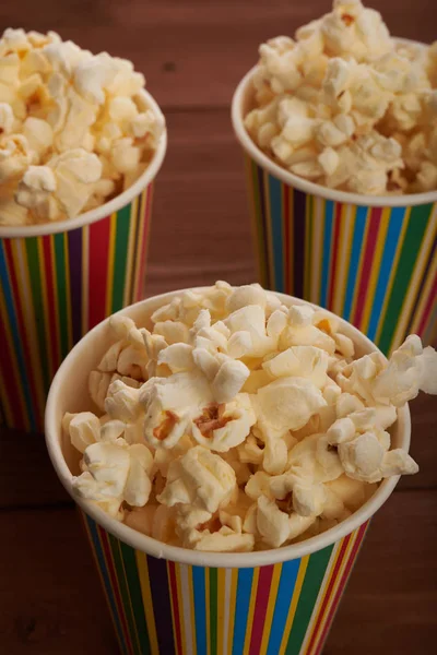 Popcorn i papper kopp — Stockfoto