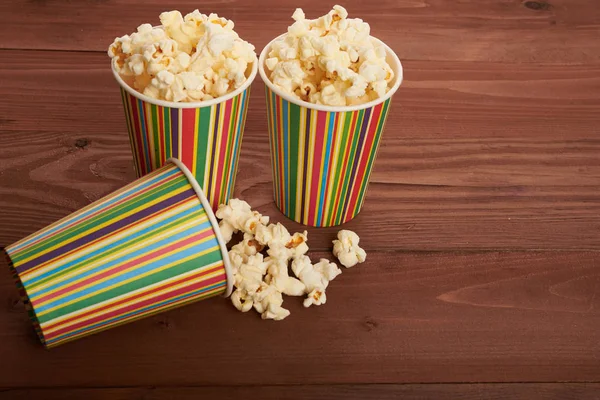 Popcorn i papper kopp — Stockfoto