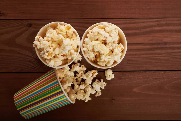 Popcorn i papper kopp — Stockfoto