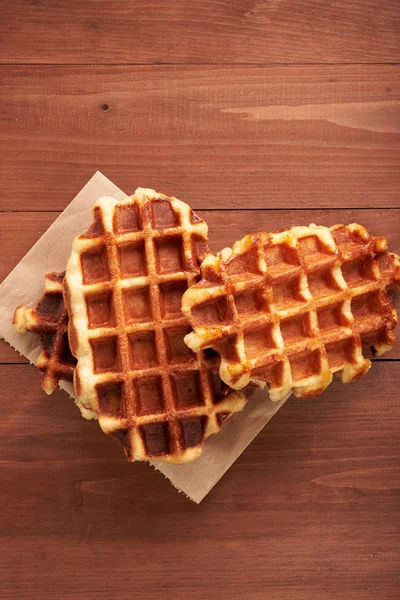 Tahta bir masada Belçika waffle 'ı — Stok fotoğraf