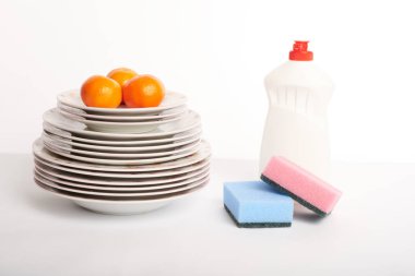 deterjan beyaz bir arka plan üzerinde yemekler için