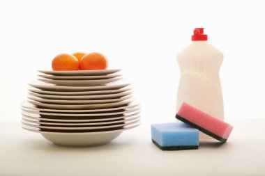 deterjan beyaz bir arka plan üzerinde yemekler için