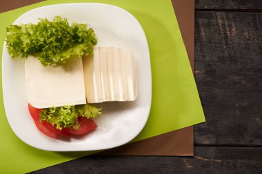 Tablo arka plan üzerinde Mozzarella peyniri