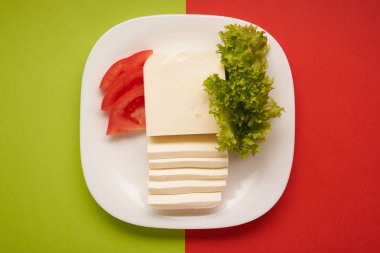 Tablo arka plan üzerinde Mozzarella peyniri