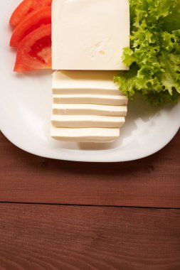 bir tablo üzerinde Mozzarella peyniri