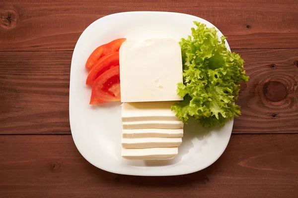 bir tablo üzerinde Mozzarella peyniri