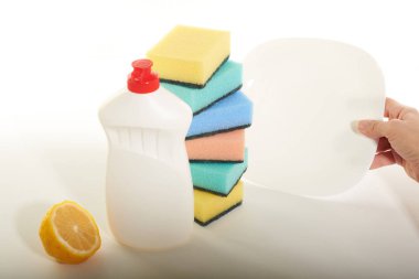 deterjan beyaz bir arka plan üzerinde yemekler için