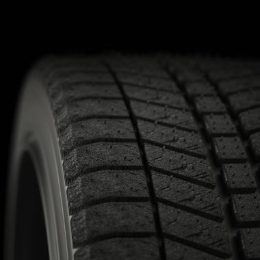 3D çizim kış lastikleri siyah arka plan